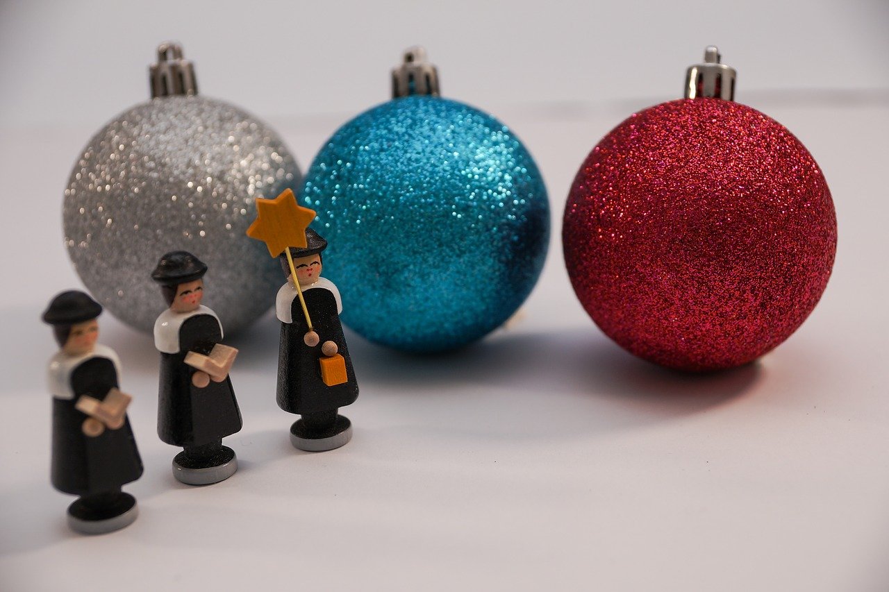Friday Five: Five Songs to Get You in the Holiday Mood