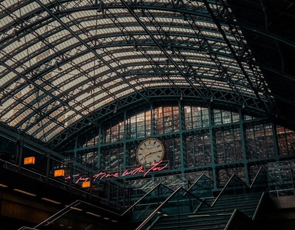 Romantic Rendezvous in London: Unveiling the Charms near St. Pancras